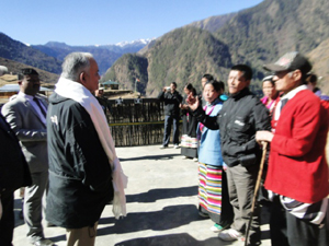 Governor of Arunachal Pradesh Lt.Gen (Retd) Nirbhay Sharma interacting with villagers at remote administrative center of Taksing in Upper Subansiri District on 20th January 2014